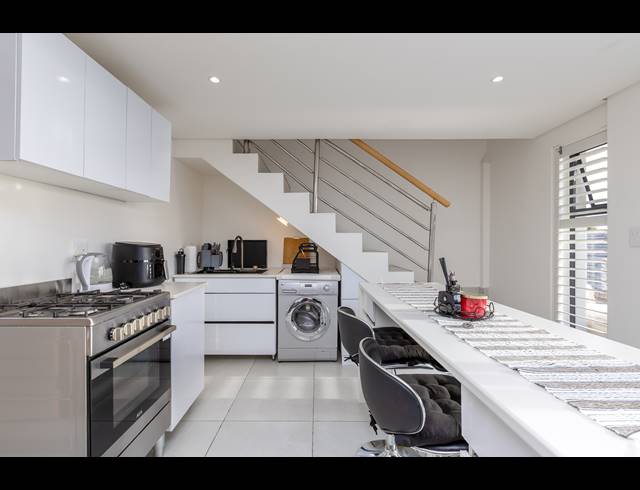 2 BEDROOM APARTMENT TO LET IN CAMPS BAY